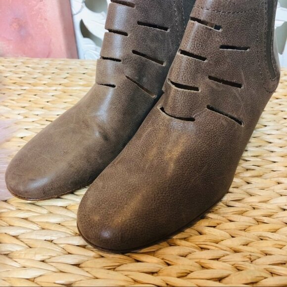 NWOT Aquatalia Freida Sport Calf Ankle Boots 8 - Picture 7 of 8